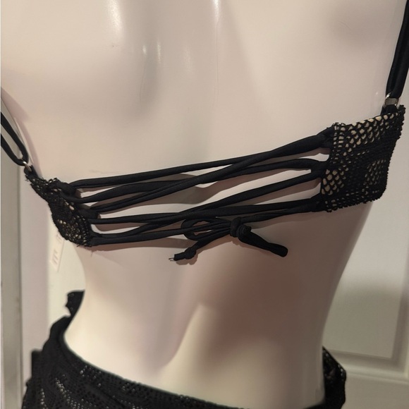 Cupshe Black Bikini with High-Waisted Design - Picture 3 of 5